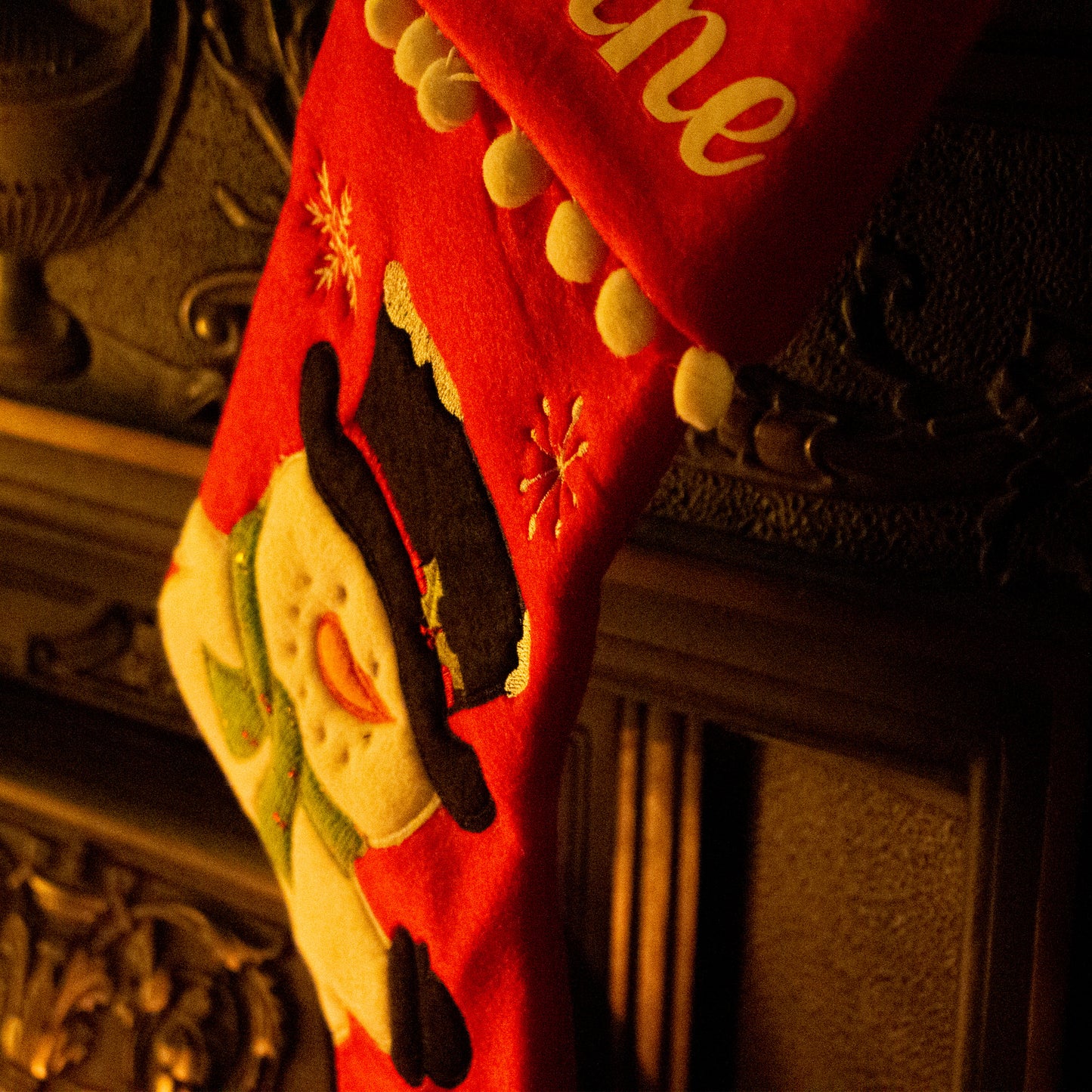 Stocking_hanging_on_mantelpiece